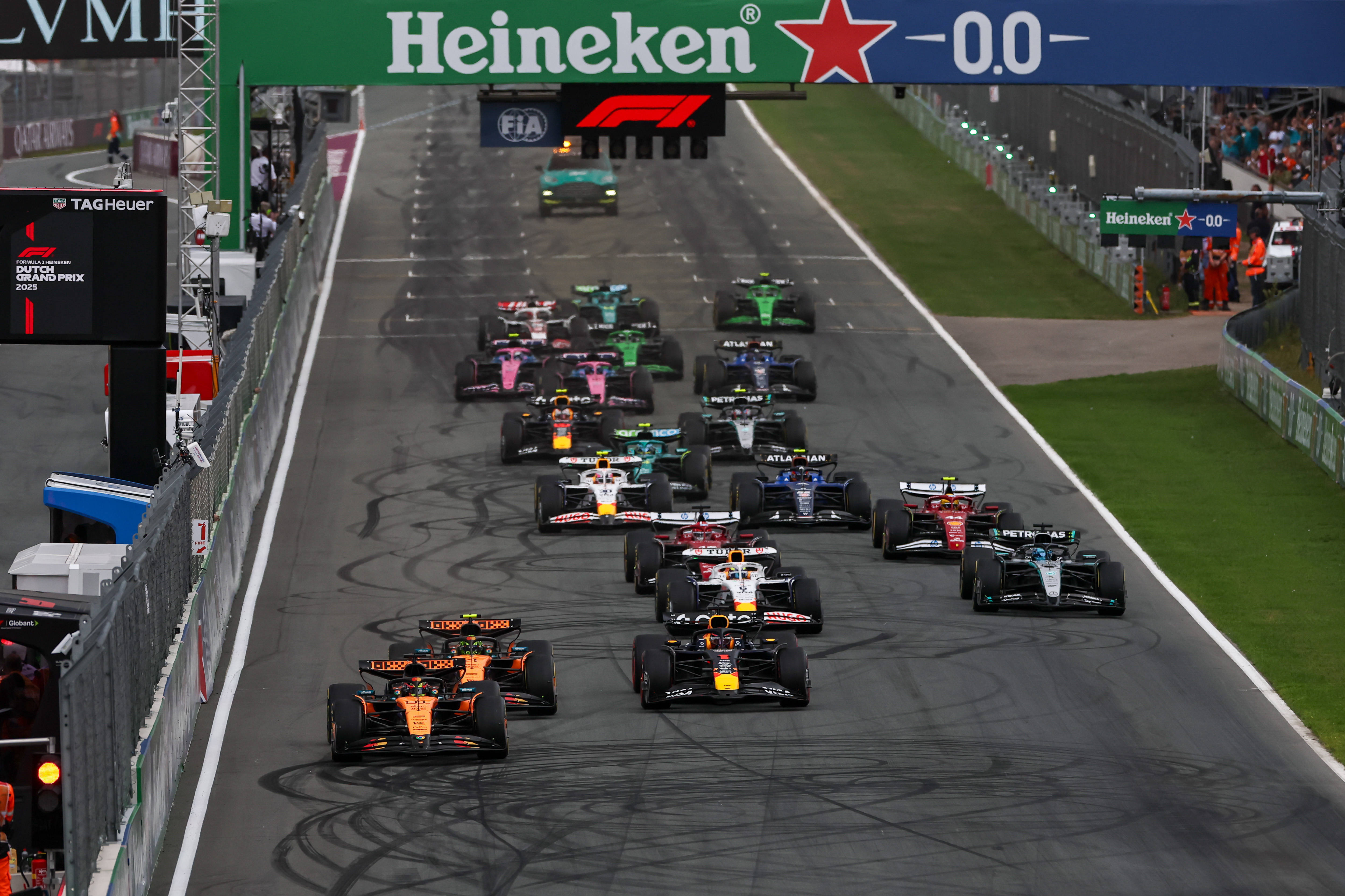 迈凯伦碾压红牛二队,皮亚斯特里扛起全队 迈凯伦碾压红牛二队,皮亚斯特里扛起全队