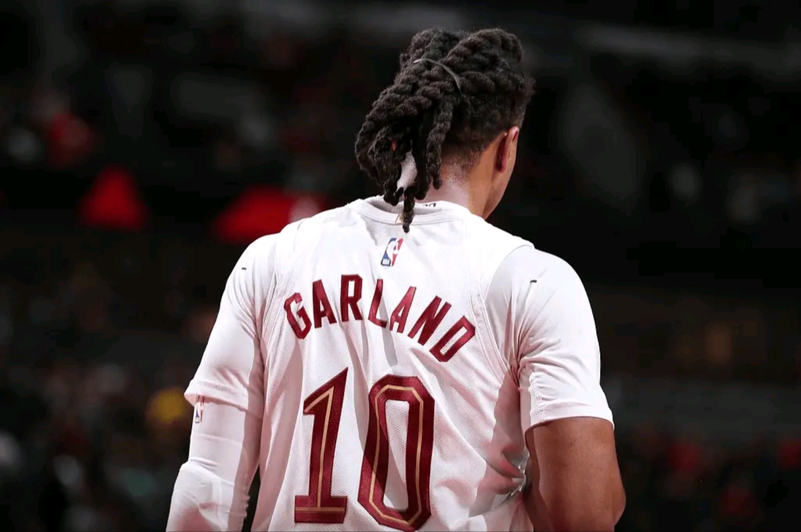 青岛队横扫掘金,米切尔状态火热 青岛队横扫掘金,米切尔状态火热