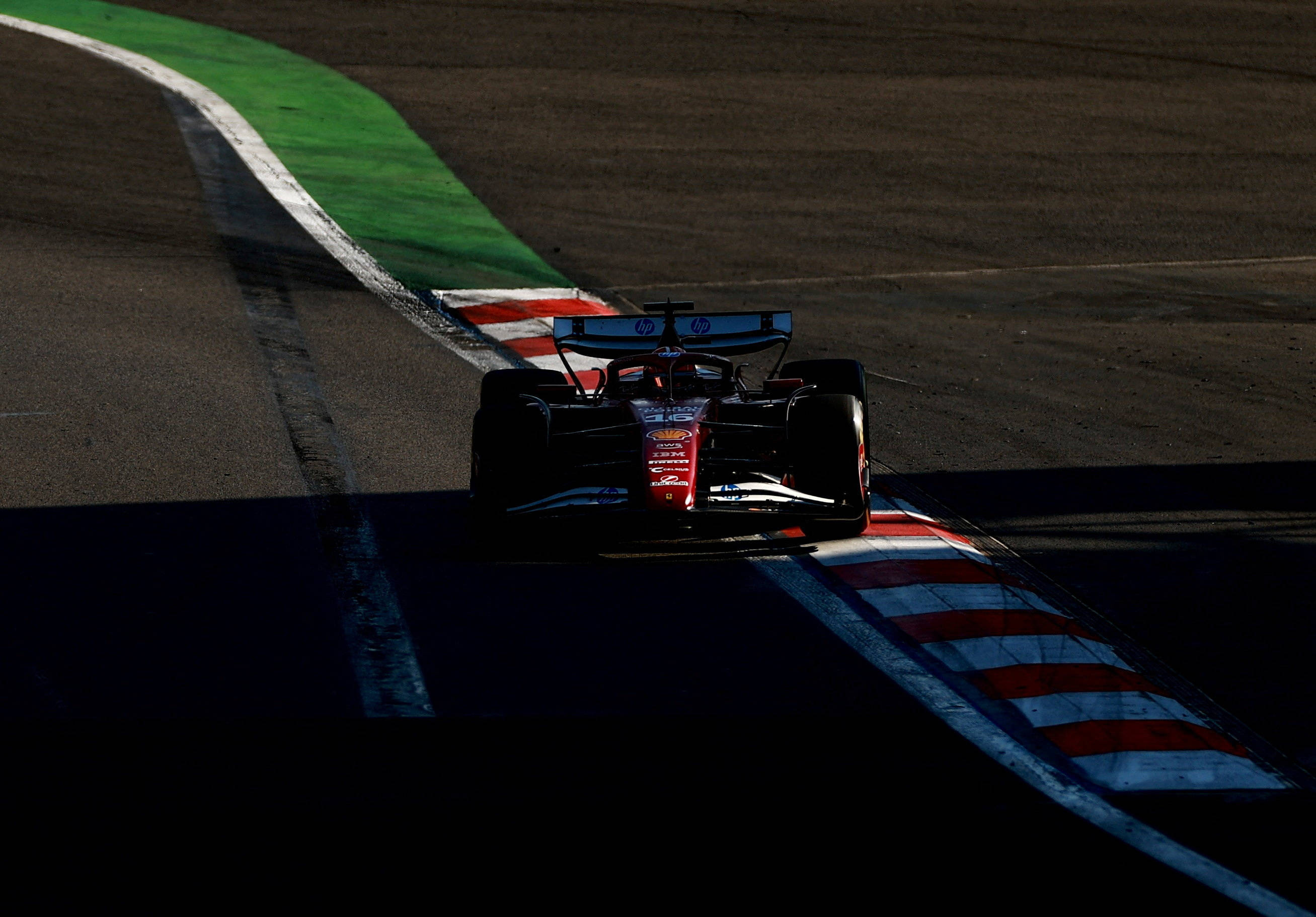 红牛车队横扫雷诺车队，诺里斯统治全场