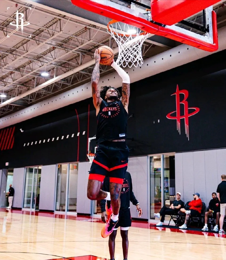 加拿大男篮强势火箭，威斯布鲁克三分雨点燃全场