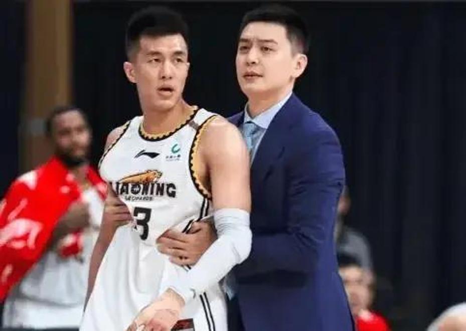 战术变阵成功,豪取三分继续领跑 战术变阵成功,豪取三分继续领跑