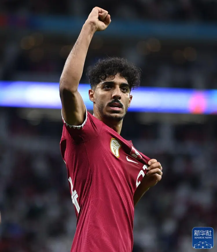 卡塔尔球队勇夺胜利，晋级强