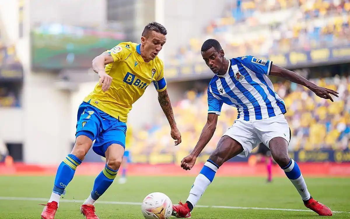 瑞典锋线助攻，球队获得关键胜利