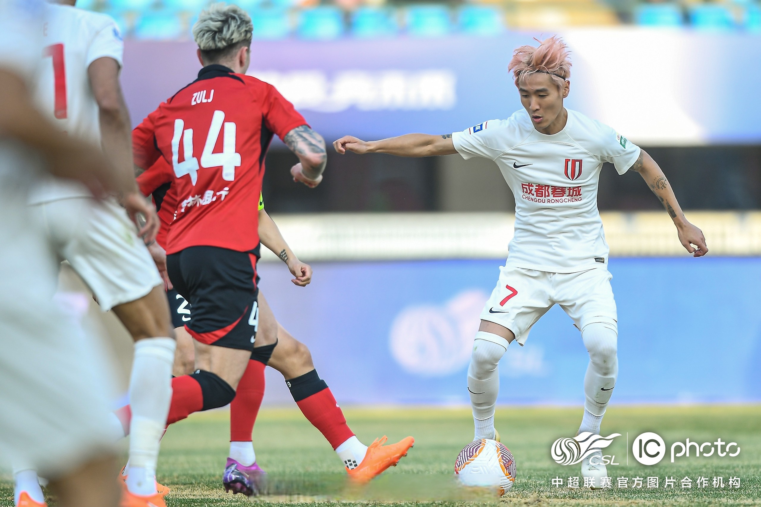 卓尔客场大胜长春亚泰,豪取胜利 卓尔客场大胜长春亚泰,豪取胜利