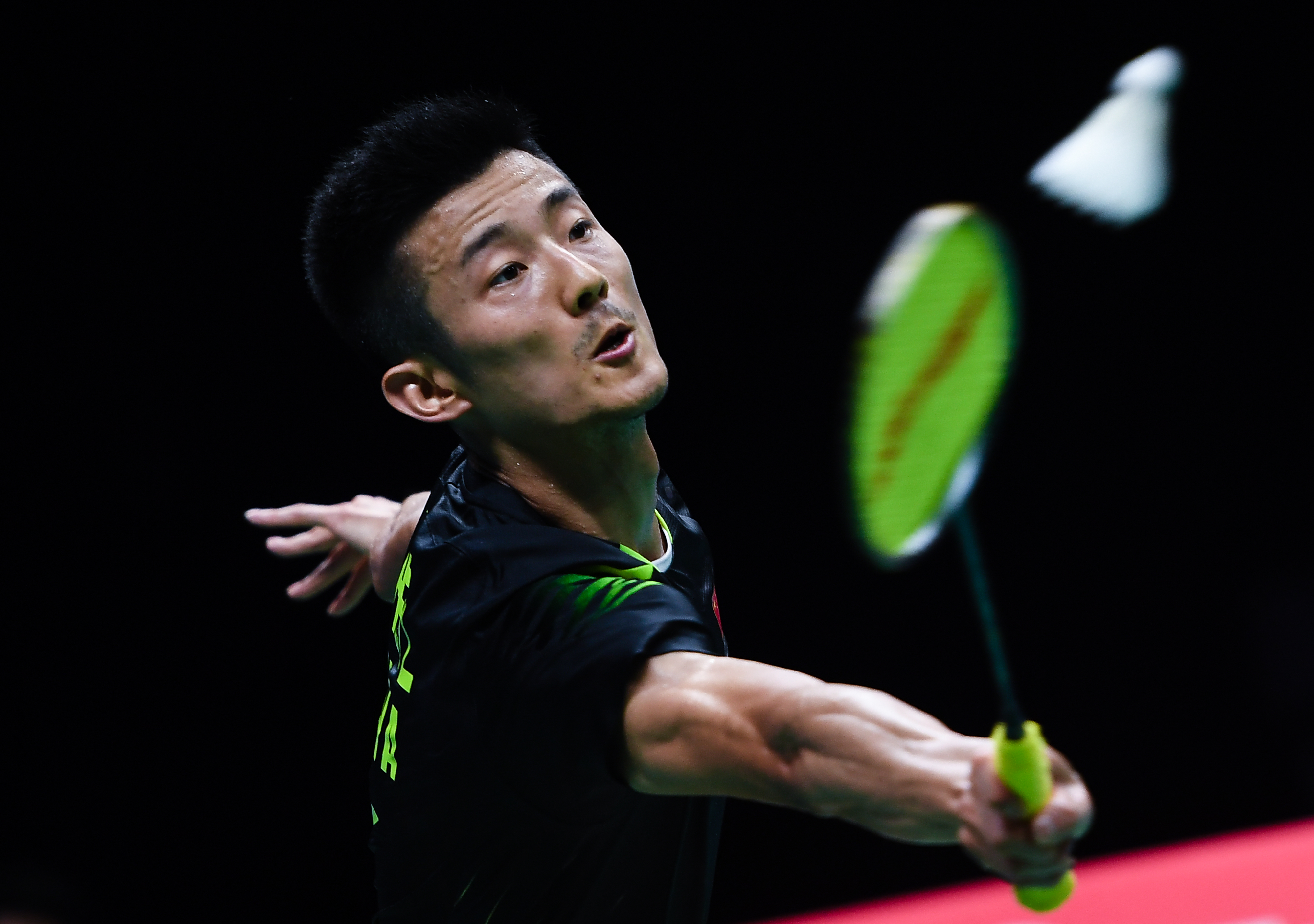 韩国羽毛球队爆冷日本羽毛球队，谌龙关键制胜