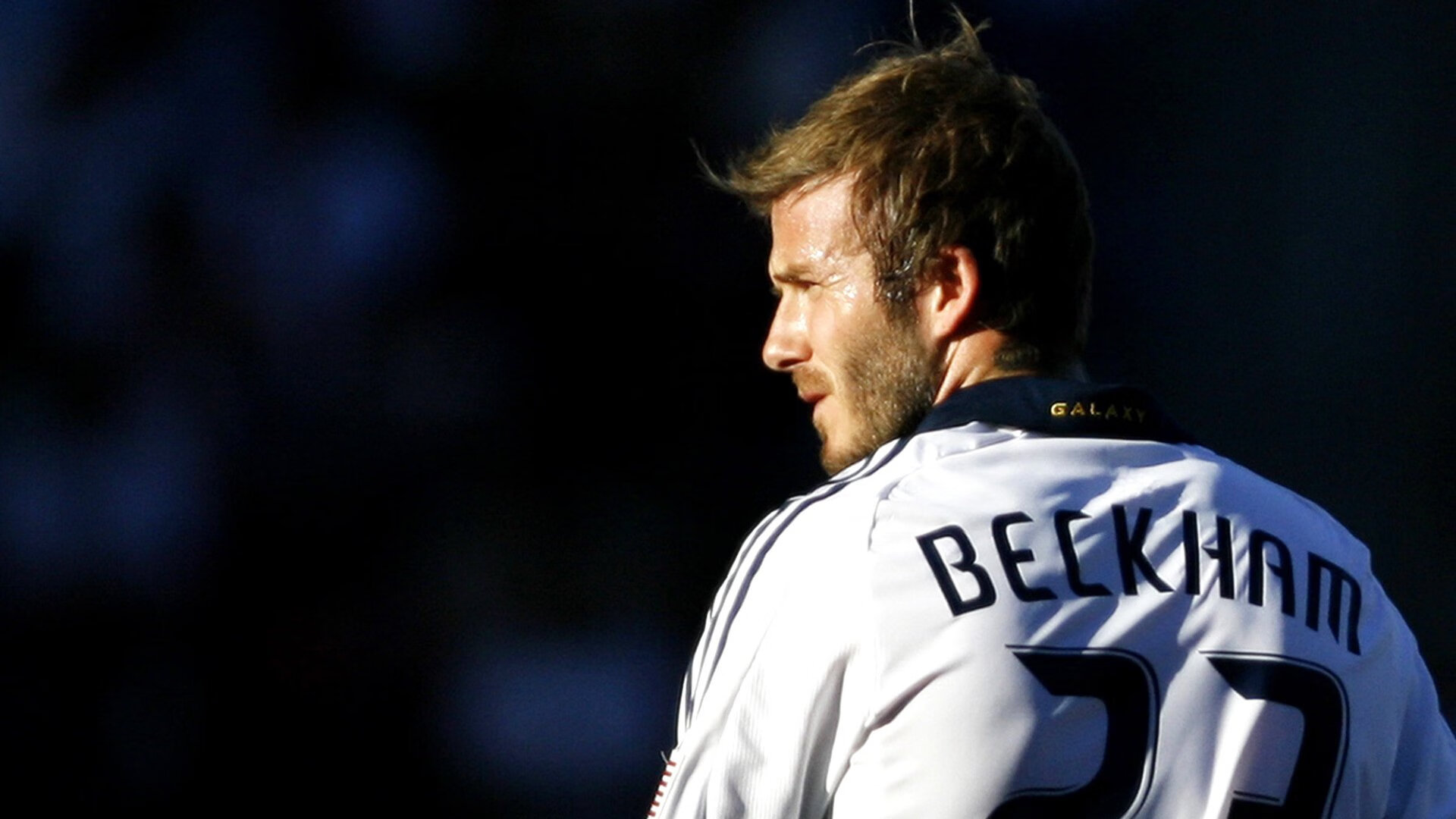 劳塔罗冠军级表现终结悬念，曼联提前出局映照喀麦隆式坚韧