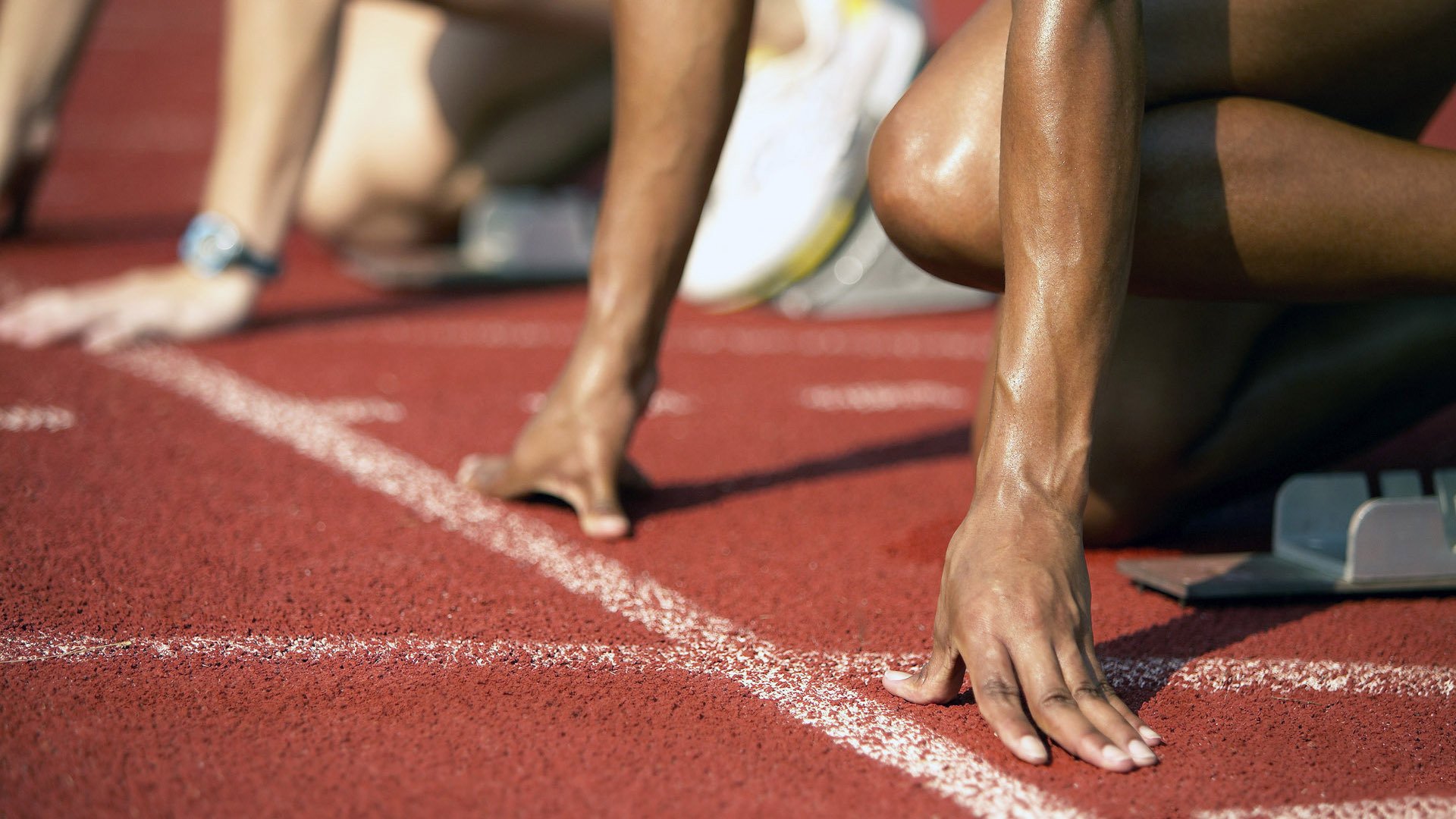 那一夜，霍勒迪用沉默的铁拳，击碎了所有喧嚣—东决关键战之夜的唯一答案